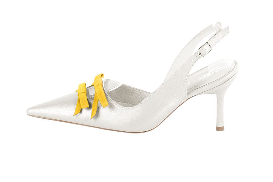 Women's pure white and yellow elegant slingback heels, with a bow on the front. Pointed toe. High slim heel - Profile view